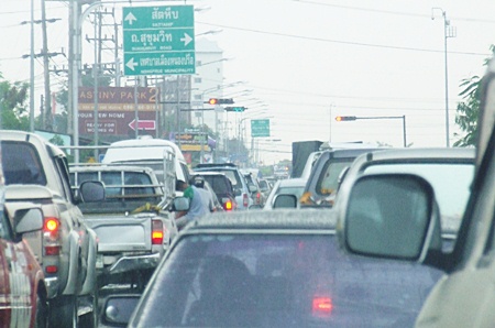 The city has flicked the switch on an automated traffic control system for both sides of the railway road.
